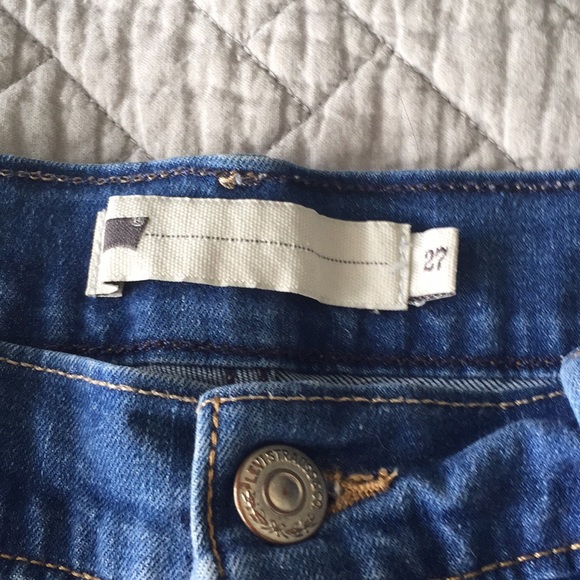 Levi’s Mid Rise Denim Shorts - Picture 3 of 5